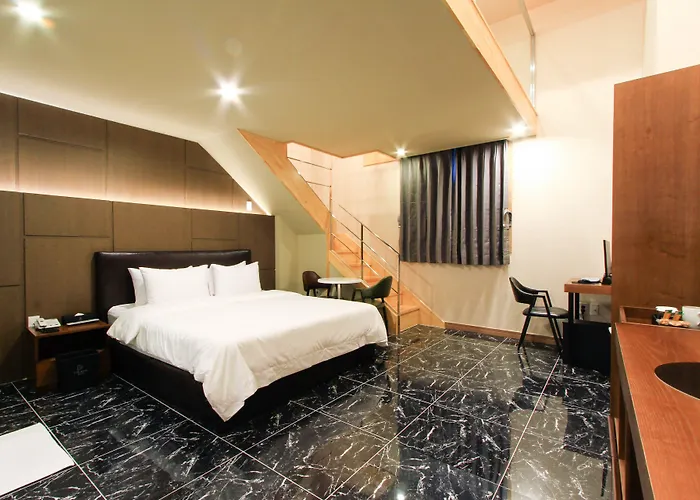 The King Hotel