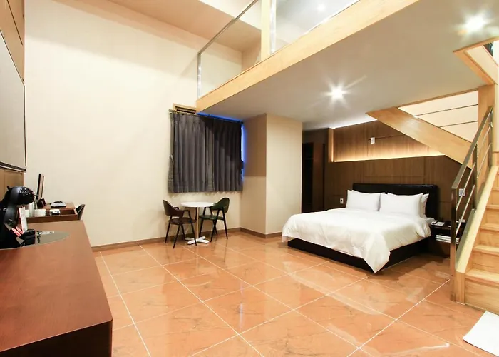 Hotel The King 2*